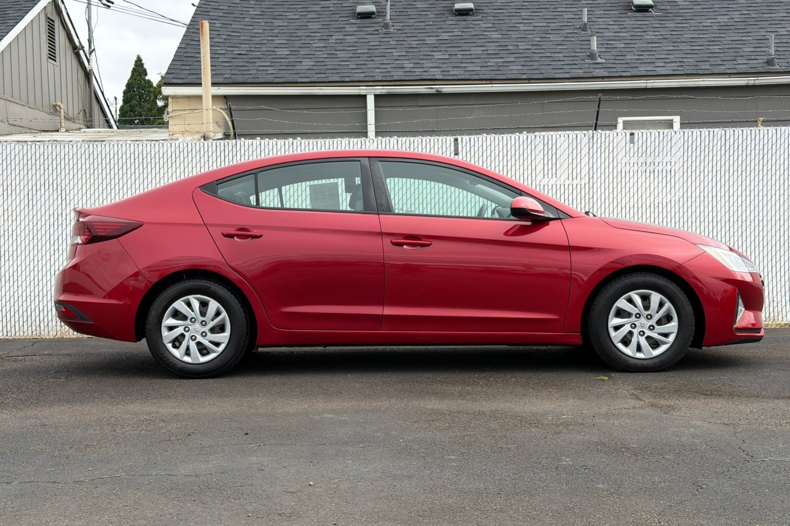 Used 2020 Hyundai Elantra SE FWD image 3