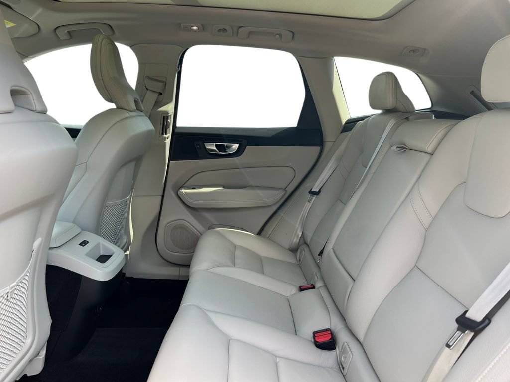 Used 2024 Volvo XC60 B5 Plus w/ Protection Package Premier AWD/4WD image 7