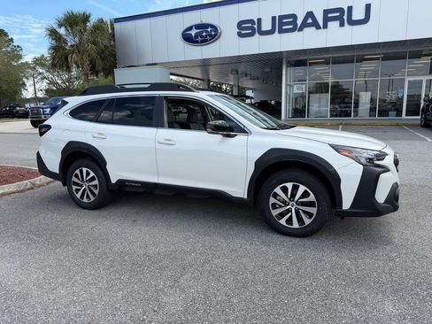 Used 2025 Subaru Outback Premium image 1