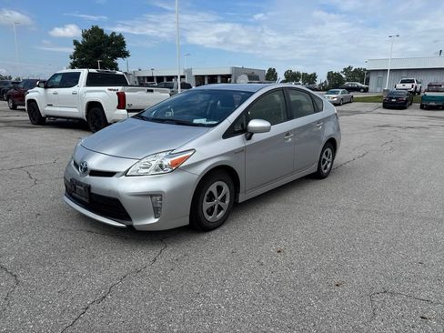 Used 2012 Toyota Prius Two FWD image 2