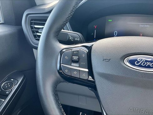 Used 2025 Ford Escape SE image 18