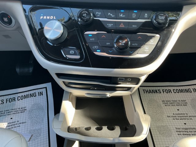 Used 2017 Chrysler Pacifica Touring-L Plus w/ Advanced Safetytec Group FWD image 14
