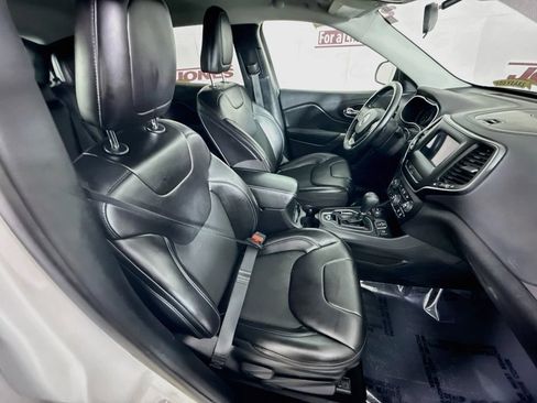 Used 2020 Jeep Cherokee Latitude Plus w/ Cold Weather Group AWD/4WD image 30