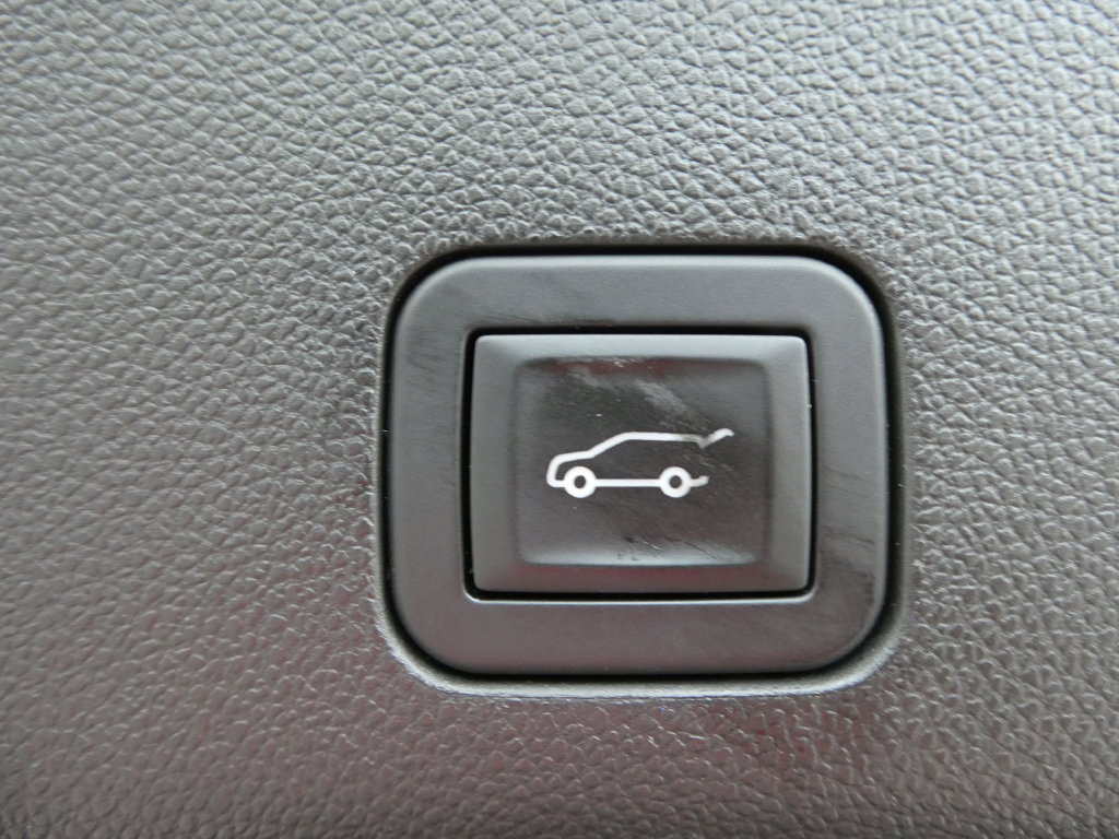 Certified 2025 GMC Yukon XL AT4 w/ AT4 Premium Package AWD/4WD image 22