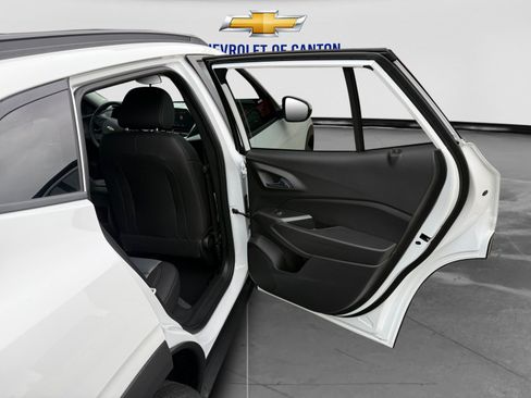New 2026 Chevrolet Trax LT w/ LPO, Blackout Package FWD image 16