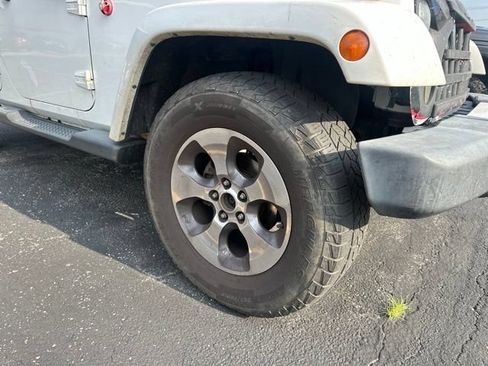 Used 2016 Jeep Wrangler Unlimited Sahara w/ Trailer Tow Group AWD/4WD image 3