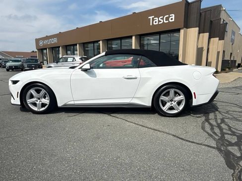 Used 2026 Ford Mustang Premium RWD image 8