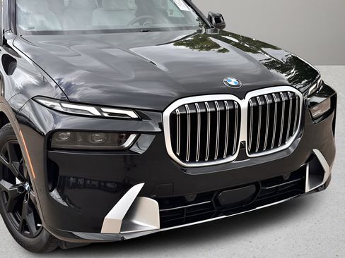 Used 2025 BMW X7 xDrive40i w/ Premium Package AWD/4WD image 27