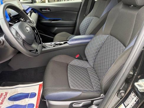 Used 2021 Toyota C-HR XLE FWD image 16