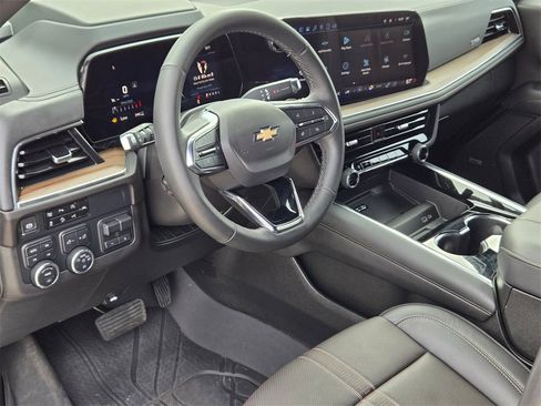 Used 2025 Chevrolet Suburban High Country image 10