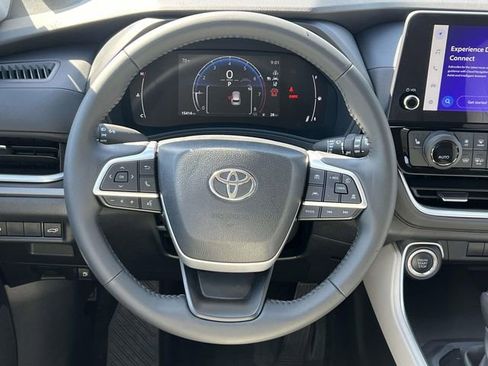 Used 2024 Toyota Grand Highlander AWD image 14
