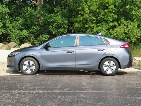 Used 2017 Hyundai Ioniq Blue FWD image 23