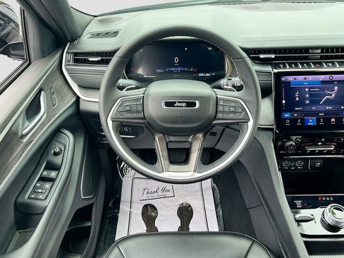 Certified 2025 Jeep Grand Cherokee L Limited w/ Black Appearance Package AWD/4WD image 23