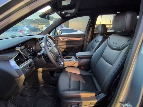 Used 2025 Cadillac XT6 Luxury image 24
