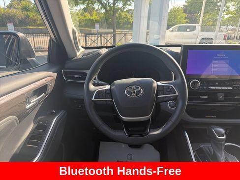 Used 2023 Toyota Highlander Limited AWD/4WD image 18