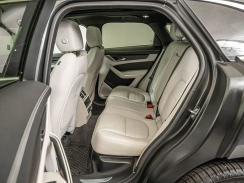 Certified 2025 Jaguar F-PACE R-Dynamic S AWD/4WD image 32
