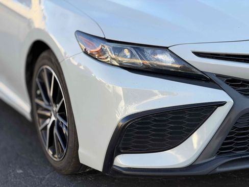 Used 2022 Toyota Camry SE FWD image 5