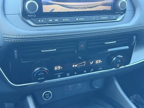 Used 2022 Nissan Rogue SV image 19