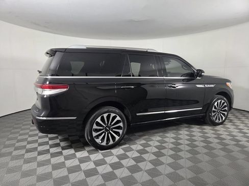 Used 2024 Lincoln Navigator Reserve AWD/4WD image 4