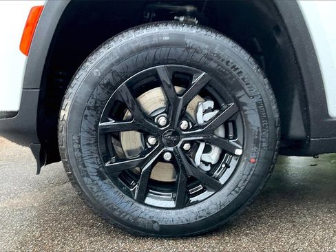 New 2025 Jeep Grand Cherokee L Altitude image 12