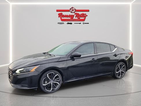 Used 2023 Nissan Altima 2.5 SR w/ SR Premium Package FWD image 1