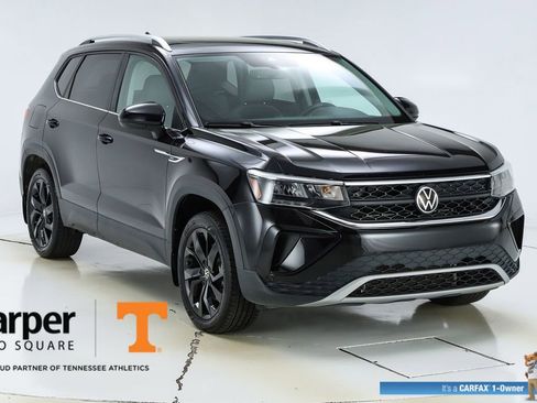 Used 2023 Volkswagen Taos SE w/ Panoramic Sunroof Package FWD image 15