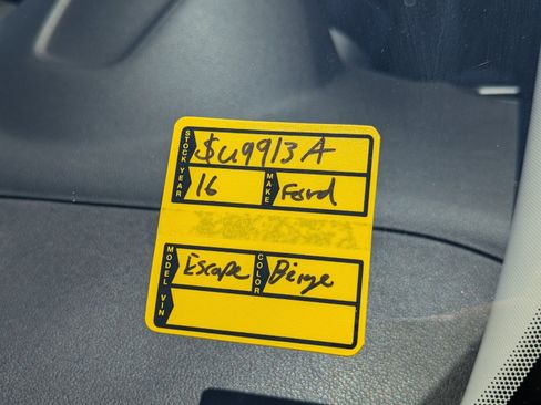 Used 2016 Ford Escape SE FWD image 30