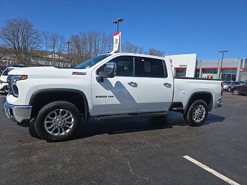 Used 2025 Chevrolet Silverado 2500 LTZ w/ LTZ Premium Package AWD/4WD image 3