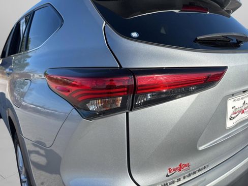 Used 2023 Toyota Highlander LE image 30