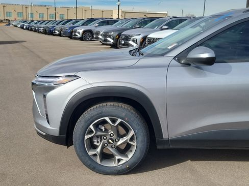 Used 2024 Chevrolet Trax LT w/ Driver Confidence Package image 9