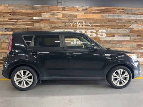 Used 2016 Kia Soul + image 14