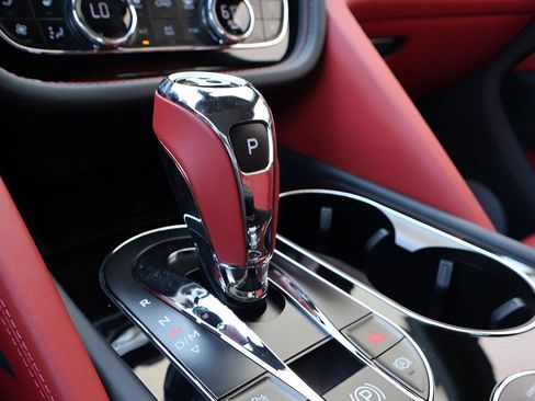 Used 2025 Bentley Bentayga AWD/4WD image 26