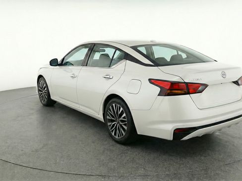 Used 2025 Nissan Altima 2.5 SV image 6