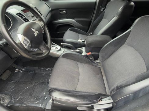 Used 2013 Mitsubishi Outlander SE image 28