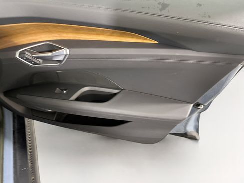 Used 2023 Audi e-tron GT Premium Plus image 33