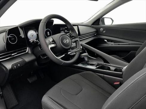 New 2025 Hyundai Elantra SEL image 32