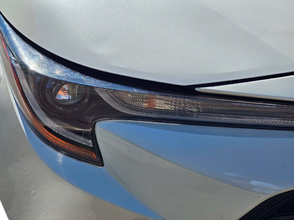 Used 2021 Toyota Corolla LE FWD image 4