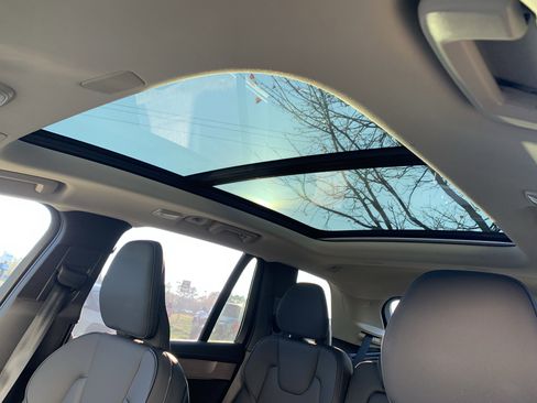 Used 2025 Volvo XC90 B5 Plus image 28