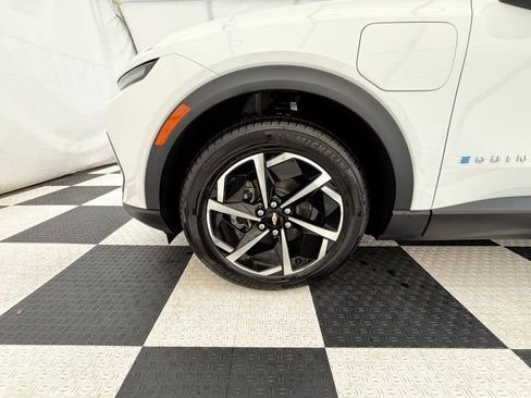 New 2026 Chevrolet Equinox EV LT AWD/4WD image 8