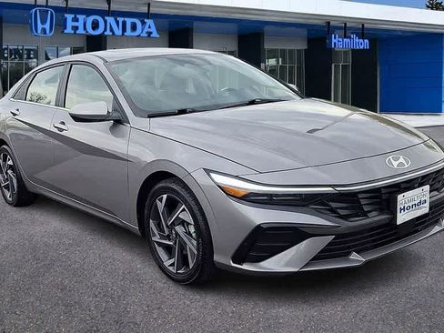 Used 2024 Hyundai Elantra SEL w/ Convenience Package FWD image 2