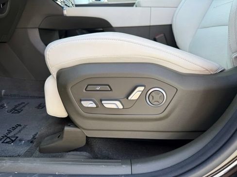 Used 2025 Hyundai Santa Fe Calligraphy FWD image 10