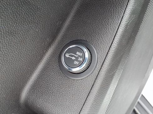 Used 2019 Chevrolet Traverse LT image 8