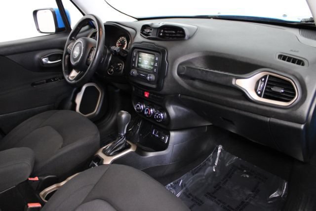 Used 2015 Jeep Renegade Latitude FWD image 22