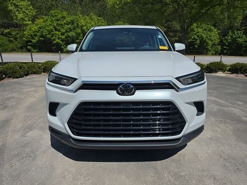 Used 2024 Toyota Grand Highlander XLE image 10