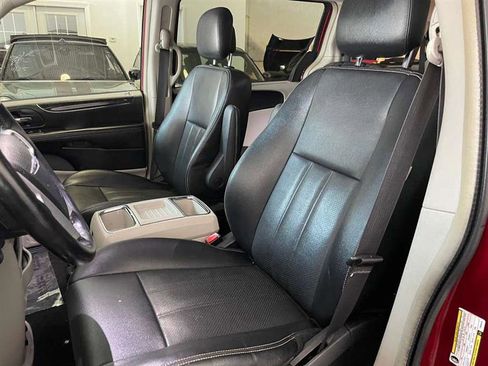 Used 2015 Chrysler Town & Country Touring-L w/ Driver Convenience Group FWD image 27