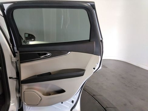 Used 2018 Lincoln MKX Reserve w/ Driver Assistance Package image 39