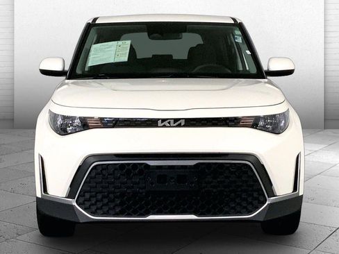 Used 2025 Kia Soul LX FWD image 2