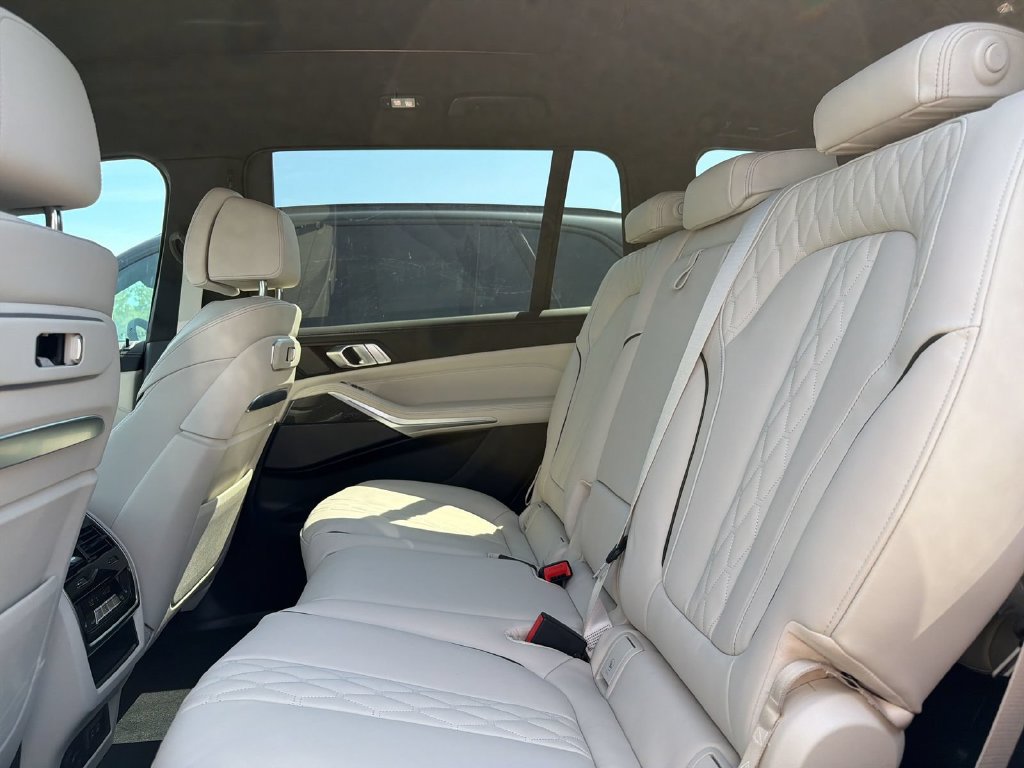 Used 2027 BMW X7 M60i AWD/4WD image 14