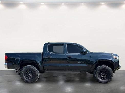 Used 2020 Toyota Tacoma SR5 AWD/4WD image 11