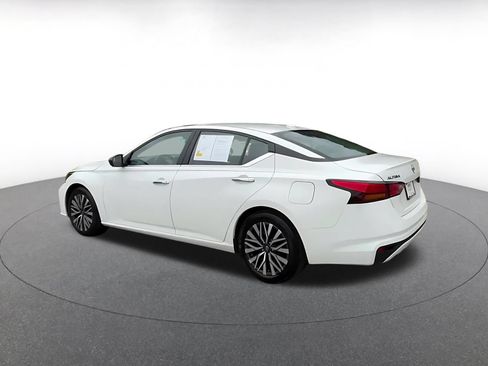 Used 2025 Nissan Altima 2.5 SV FWD image 10